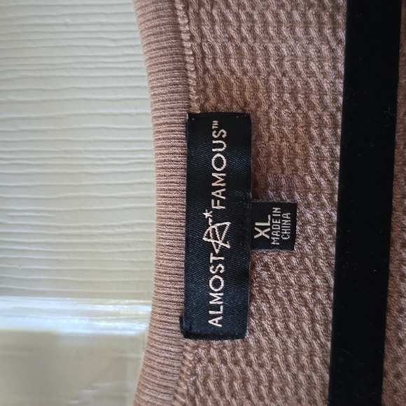 ALMOST FAMOUS BRAND WOMEN'S JUNIOR SIZE BROWN SHORT SLEEVE SUMMER TOP SIZE XL - Picture 4 of 12